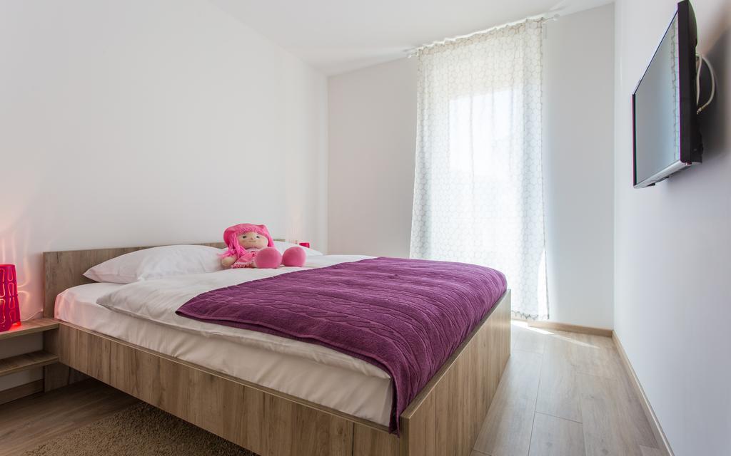 Apartments Viktorija Baska  Bagian luar foto