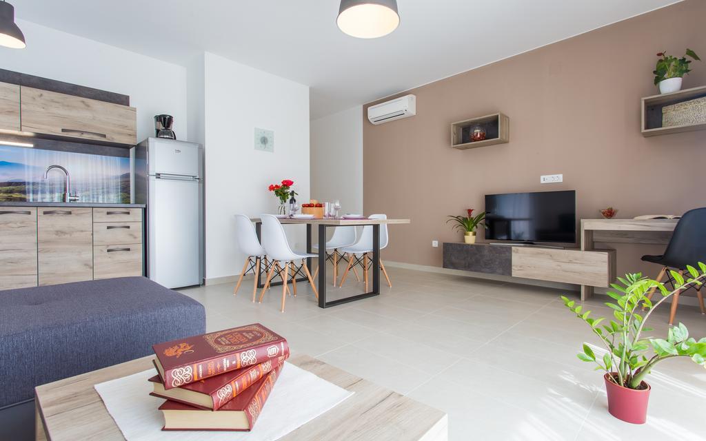Apartments Viktorija Baska  Bagian luar foto