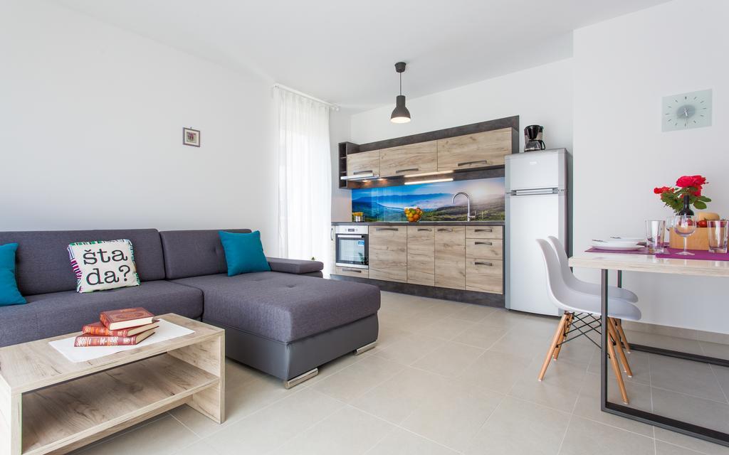 Apartments Viktorija Baska  Bagian luar foto