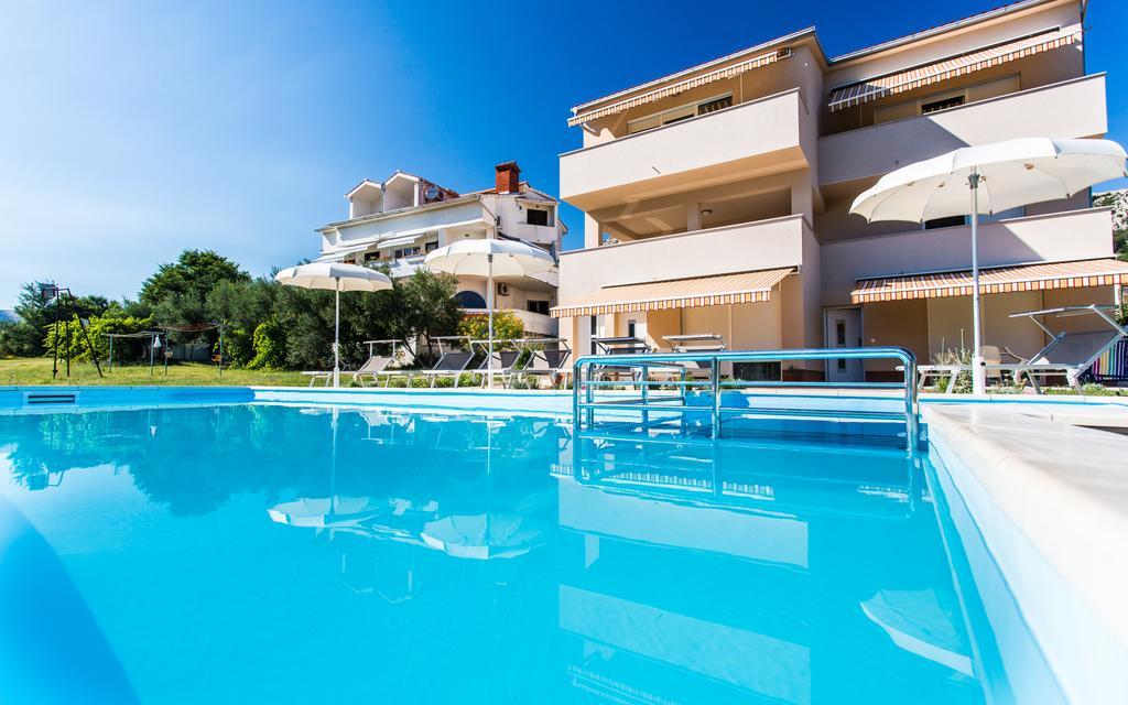 Apartments Viktorija Baska  Bagian luar foto