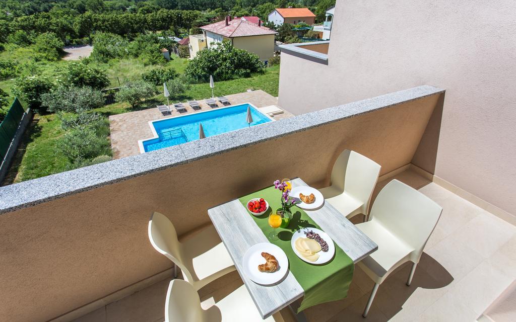 Apartments Viktorija Baska  Bagian luar foto
